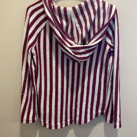 Old navy stripe top - Picture 2 of 3